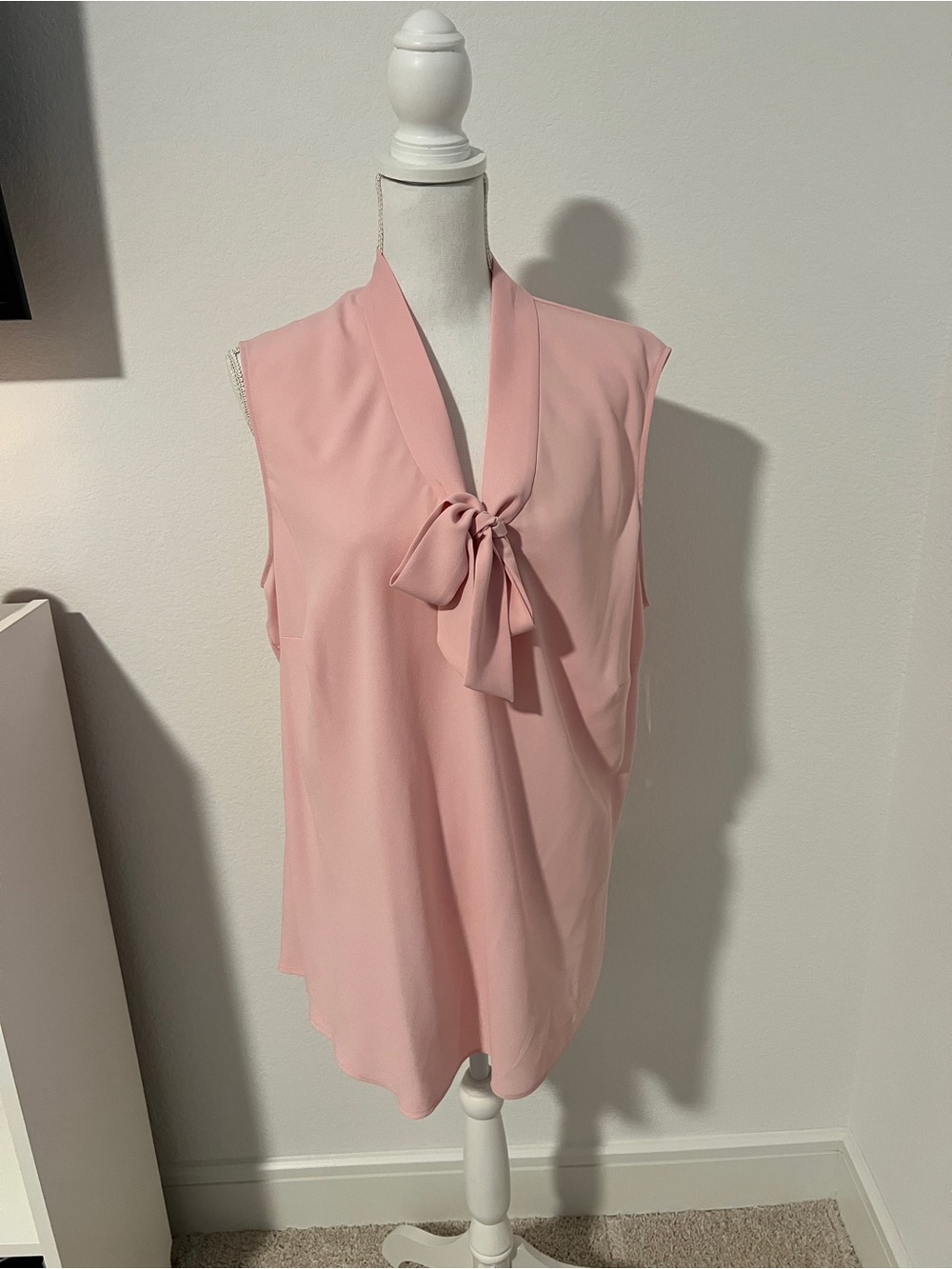 EUC Women’s Kasper Sleeveless Pink Bow Tie Neck Women's Top - 2X